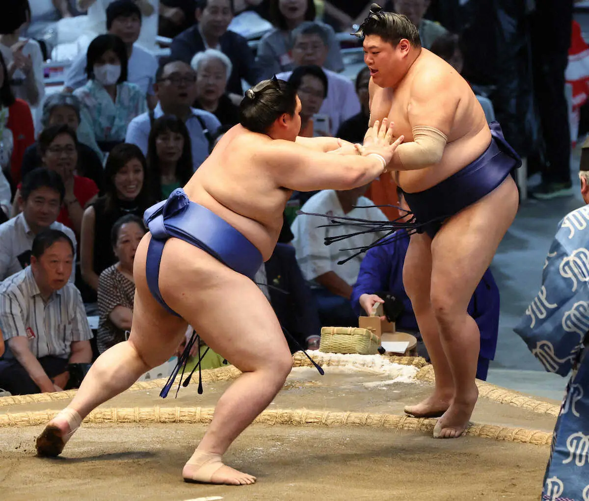 【画像・写真】安青錦が快進撃！今場所2度目内無双、霧島破り3連勝　横綱・大の里は貫禄4勝目、連敗阻止