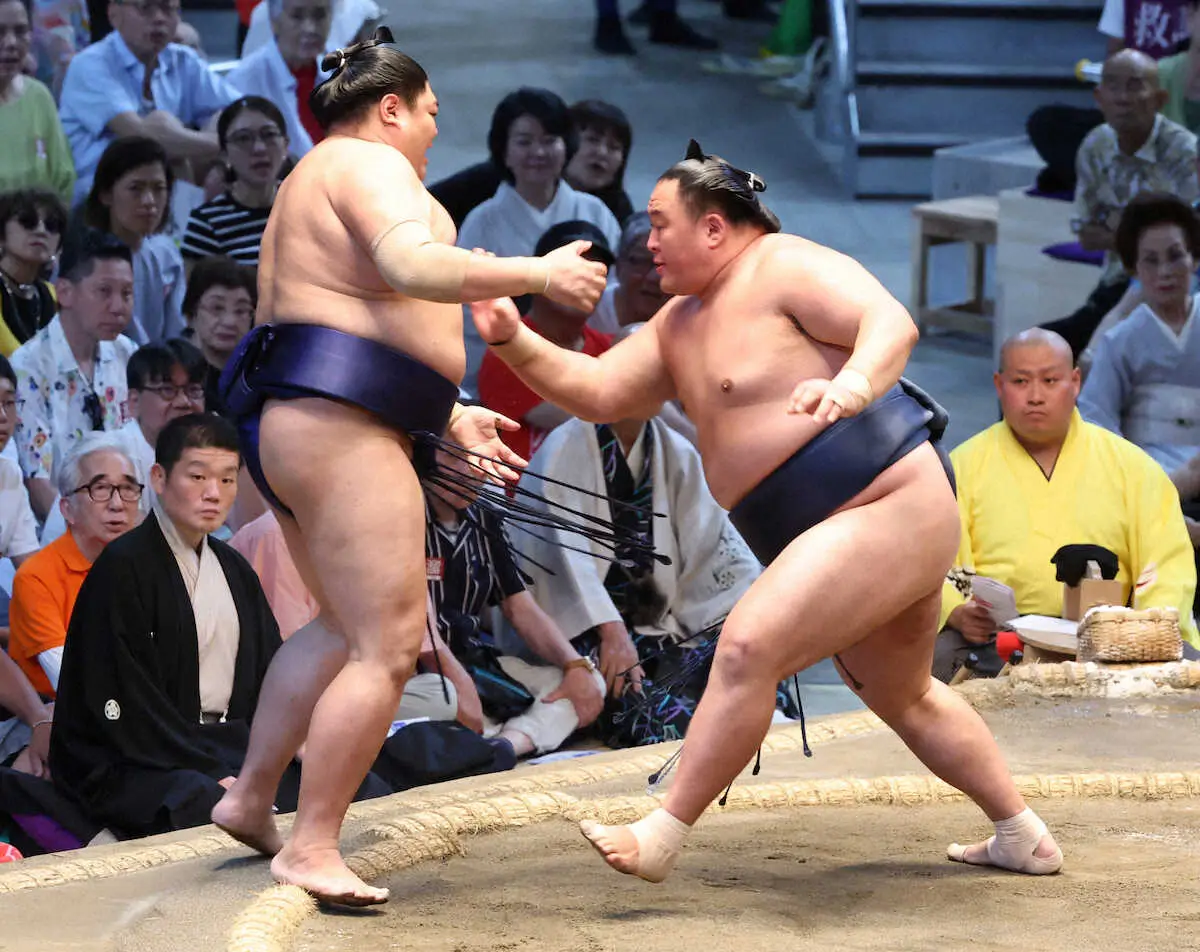 【画像・写真】40歳の玉鷲が阿炎を押し出しV争いトップ快走　花田虎上氏「緻密な相撲を取る」