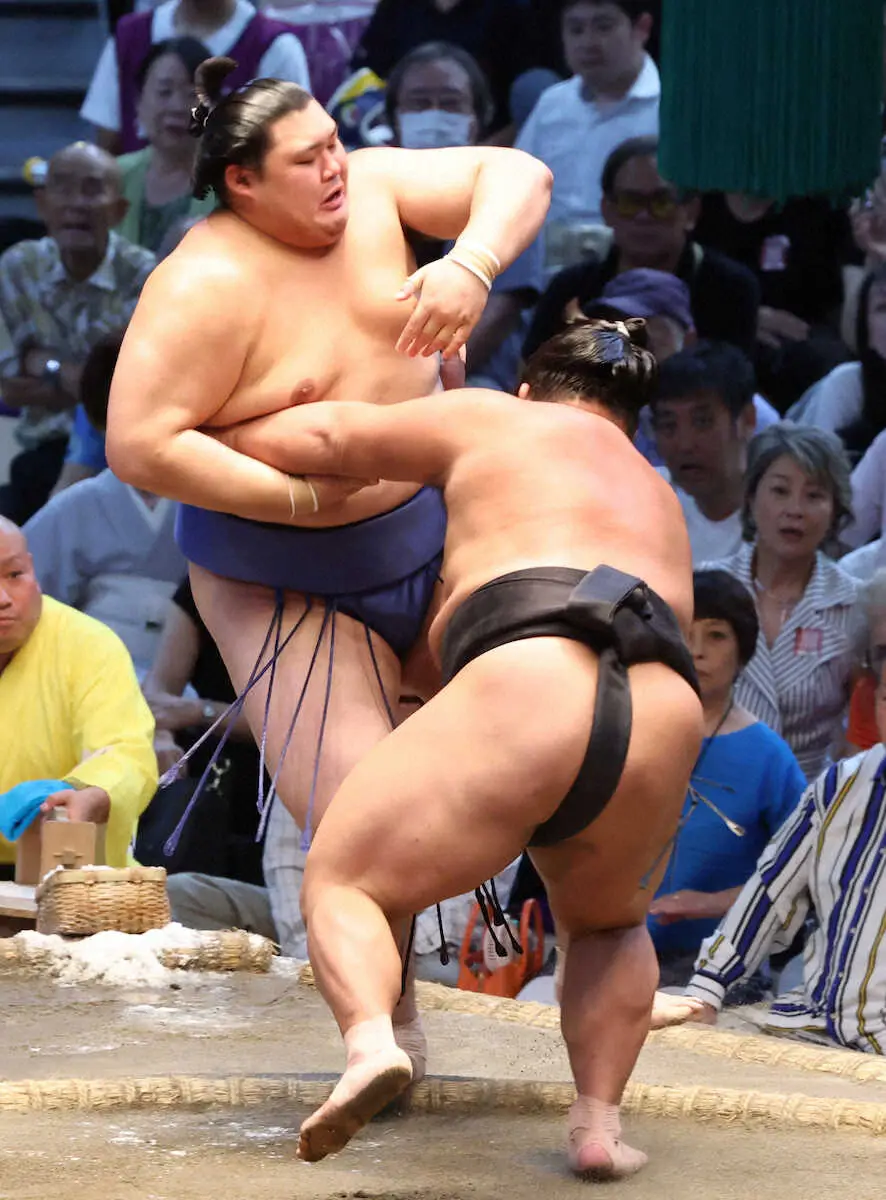 【画像・写真】大の里　痛恨2敗目…首位陥落　新入幕・草野が“快進撃”で1敗死守　琴桜は3敗に後退、1敗勢は4人に