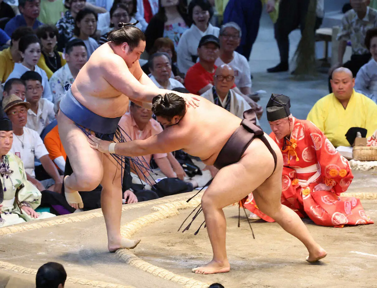 【画像・写真】霧島　自己最速タイの中日勝ち越し王手　化粧まわし忘れ、塩まきの回数錯覚を克服