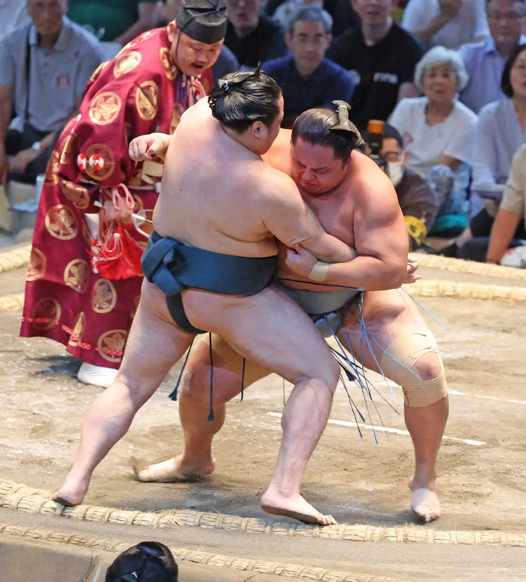 【画像・写真】琴勝峰　佐田の海を寄り切り2敗堅持　弟の琴栄峰が新入幕したが「自分のことで精いっぱい」