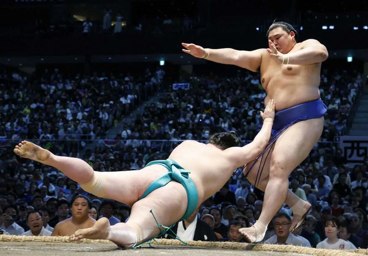 【画像・写真】大の里　ヒヤリ3敗死守　取り直しで一山本を押し出した「しっかり集中して良かった」