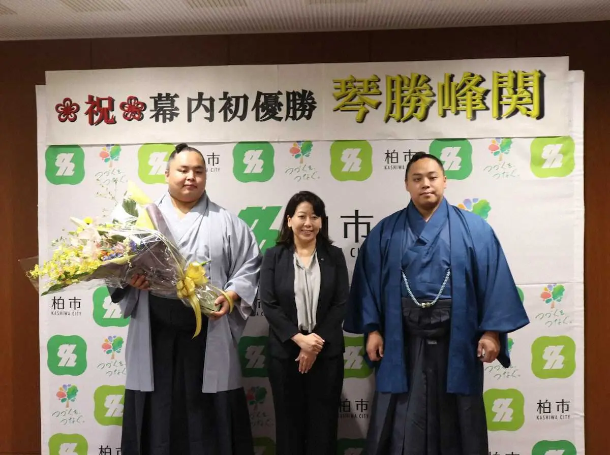 【画像・写真】初優勝の琴勝峰が地元・柏、松戸に“凱旋”「たくさんお祝いの言葉をいただいて…」父・学さんも感慨
