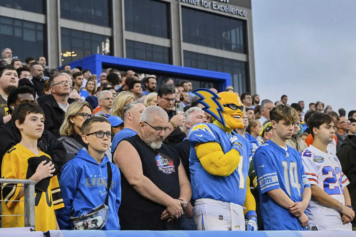 【画像・写真】【NFL】NY銃撃事件の犠牲者に黙とうでプレシーズン開幕…警察官ら4人死亡、NFL職員も重傷