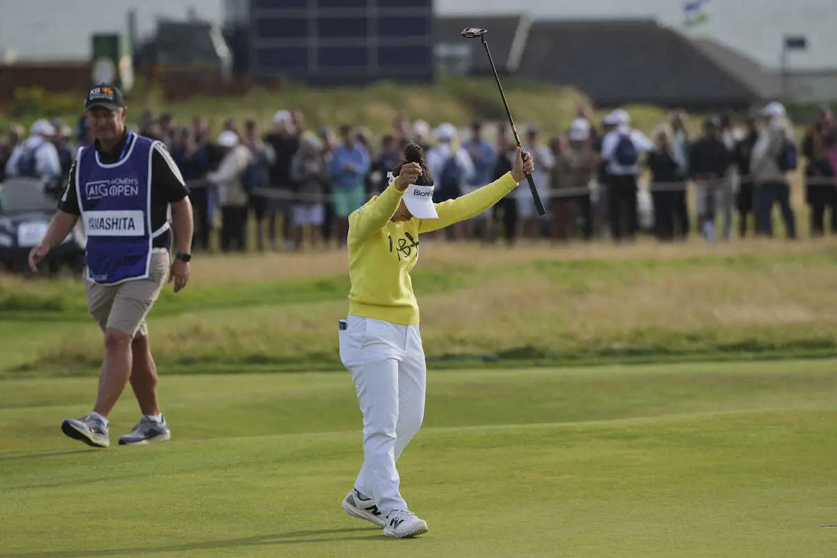 【画像・写真】優勝を決め、ガッツポーズする山下（AP）