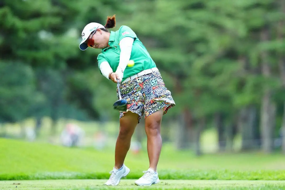 【画像・写真】【女子ゴルフ】徳永歩「私も早く勝ちたい」入谷響に続くルーキーVへ好位置