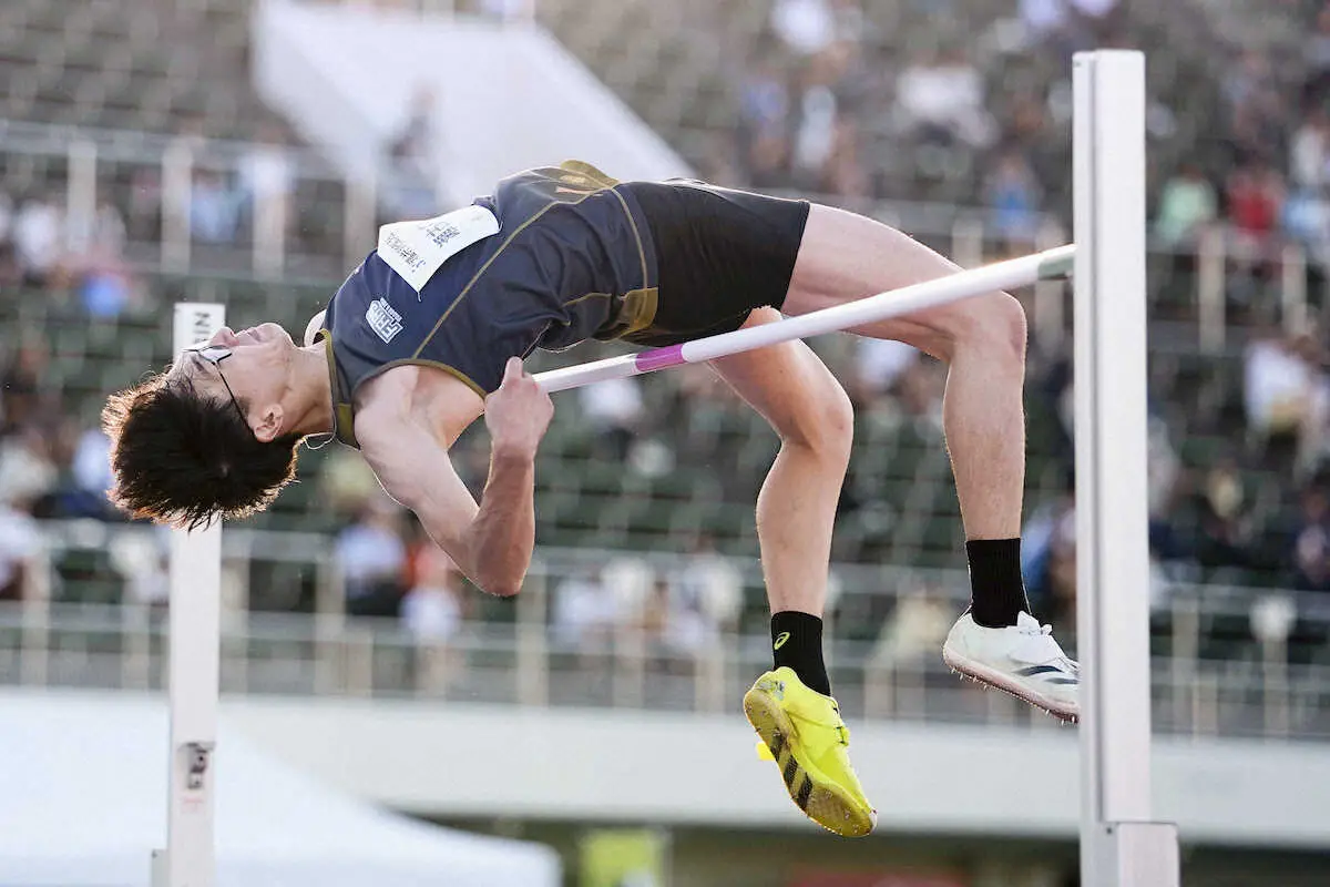 【画像・写真】＜男子走り高跳び＞2メートル33をマークする瀬古優斗