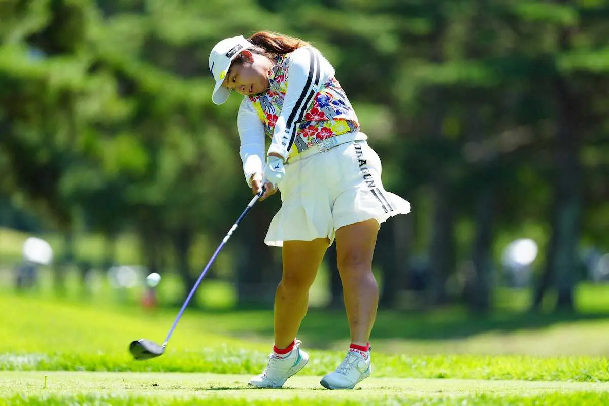 【画像・写真】【女子ゴルフ】柏原明日架、寺岡沙弥香が首位　鈴木愛、金沢志奈、泉田琴菜が1打差3位　河本結は予選落ち
