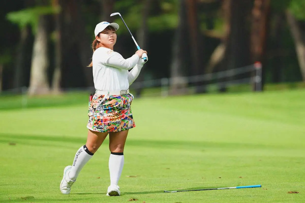 【画像・写真】【女子ゴルフ】ルーキー・寺岡沙弥香「アホなふりしてます」8バーディーで初の首位浮上