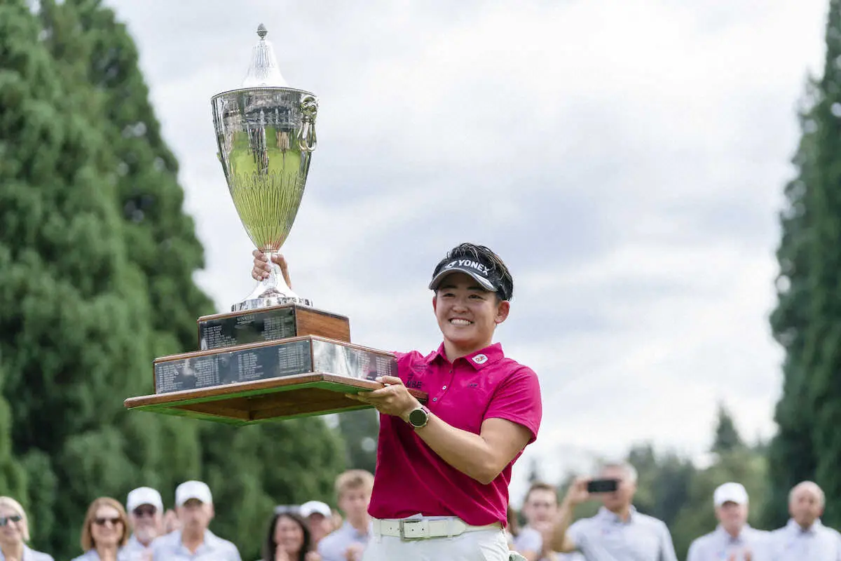 【画像・写真】【ゴルフ】岩井明愛が涙のツアー初優勝「最高。千怜が勝って刺激を受けていた」妹と米ツアー初の双子V