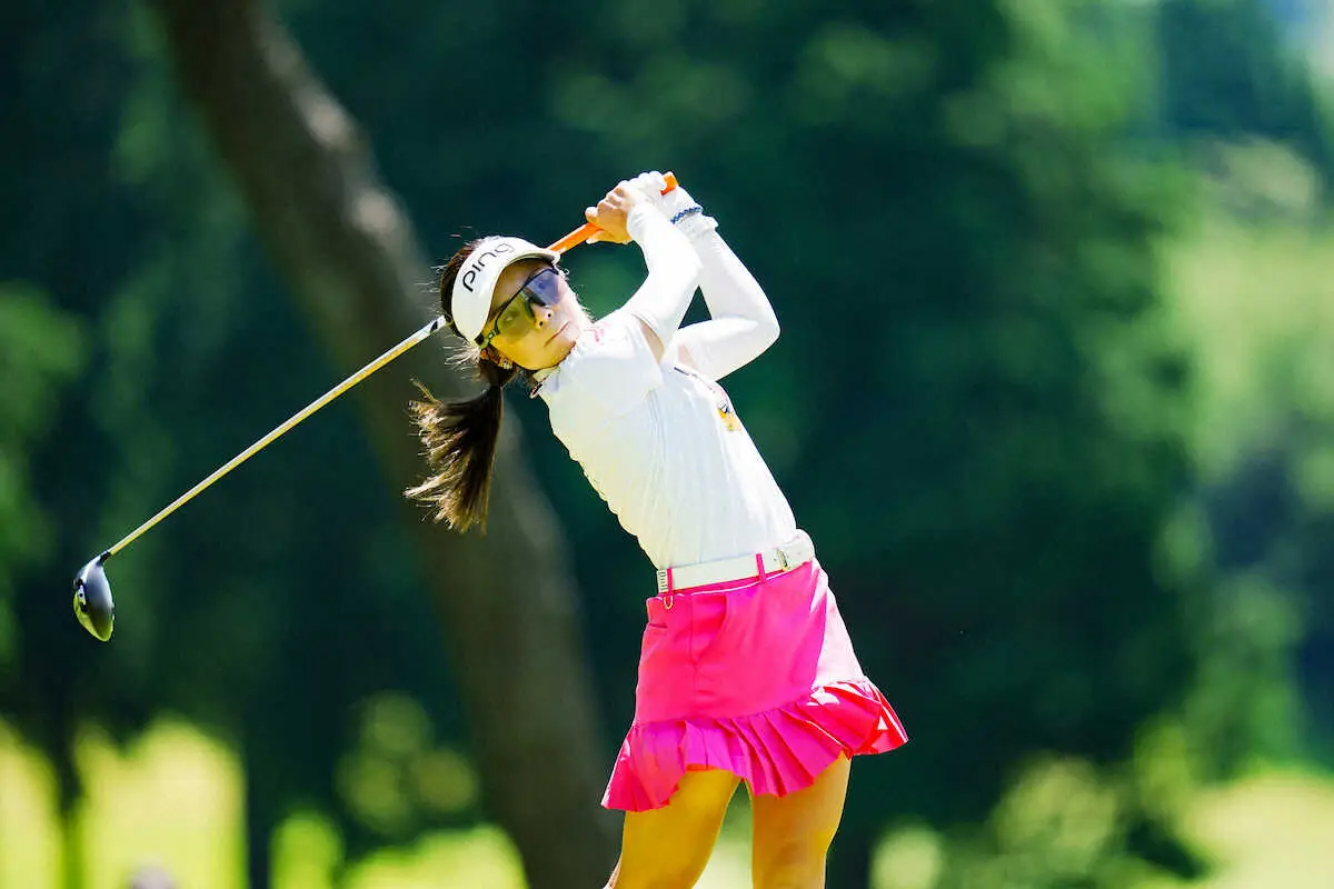 【画像・写真】＜CAT　Ladies　2025第2日＞6番、ティーショットを放つ藤田かれん（撮影・会津　智海）