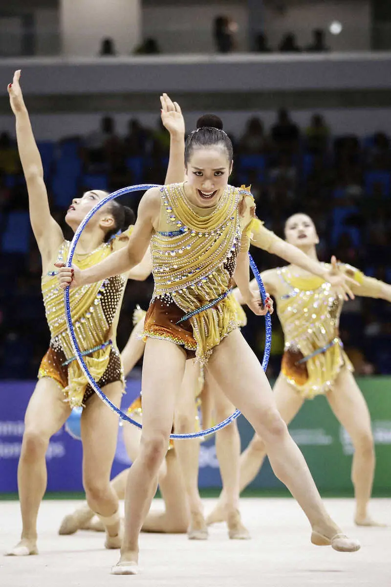 【画像・写真】新体操世界選手権の団体総合で金メダルを獲得した日本のボール・フープの演技（AP）