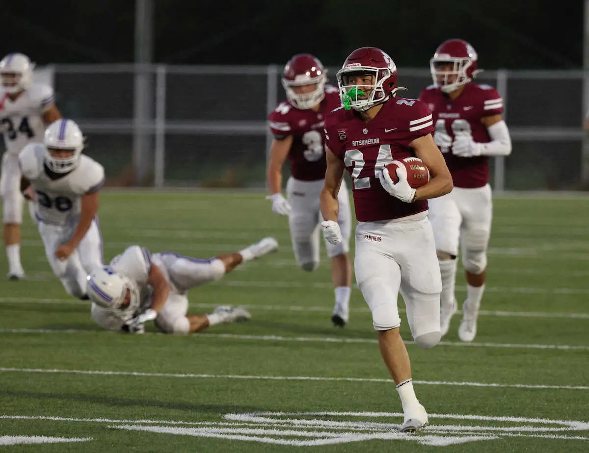 【画像・写真】＜立命大・同大＞1Q、開始直後先制のタッチダウンを決める立命大・漆原（撮影・後藤　正志）