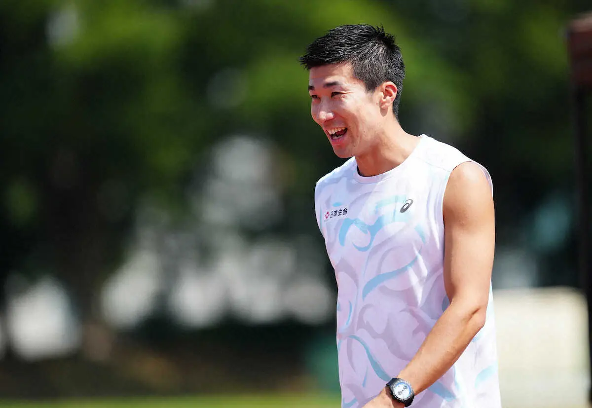 【画像・写真】＜陸上・桐生公開練習＞練習中、笑顔を見せる桐生（撮影・木村　揚輔）