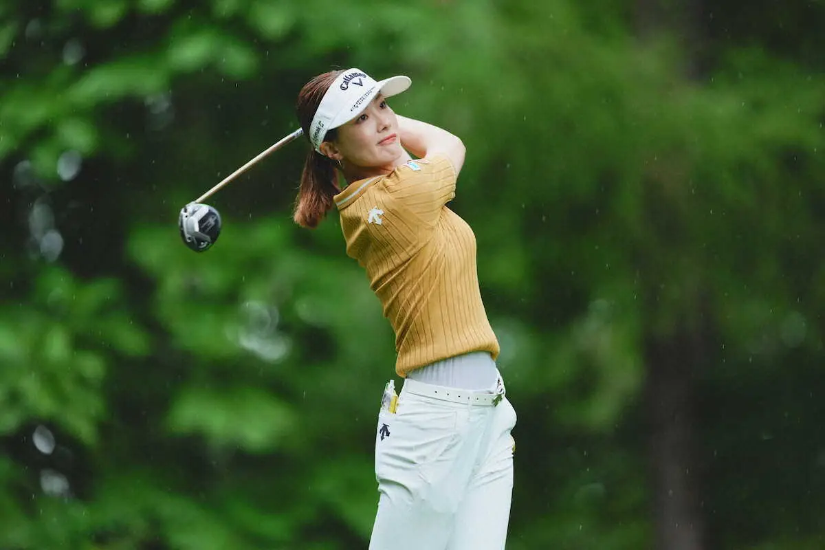 【画像・写真】＜ニトリ・レディース・2日目＞11番、ティーショットを放つ青木香奈子（撮影・西尾　大助）