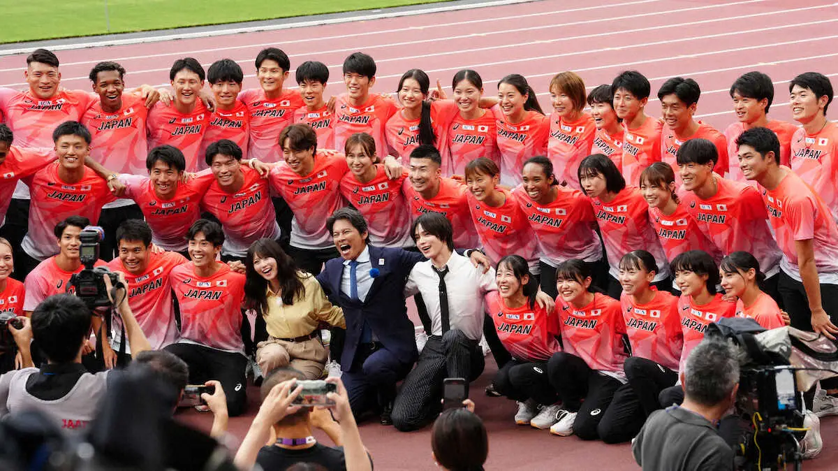 【画像・写真】世界陸上公開練習に織田裕二がキターー！！今田美桜、Kとともにサプライズ登場「楽しんで」選手にエール