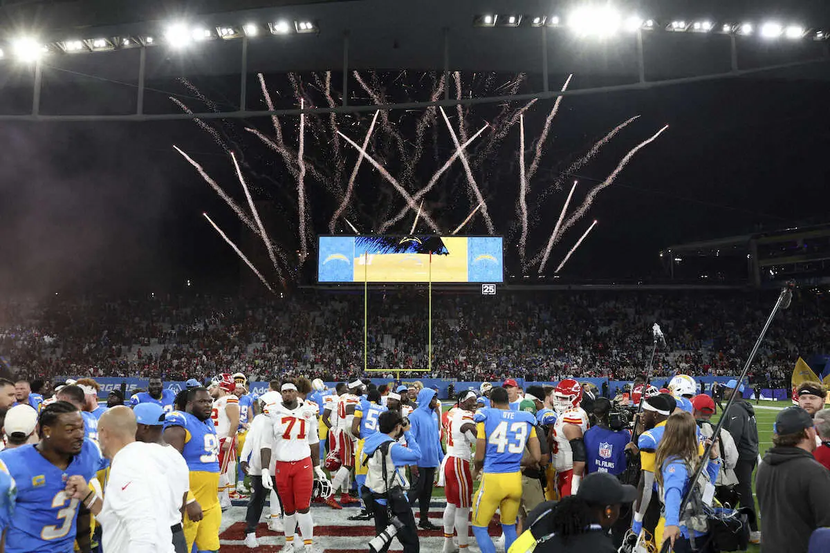 【画像・写真】【NFL】テイラー・スウィフトお目当てのブラジルの観客ガッカリ…婚約者ケルシーはTDも歌姫は姿見せず