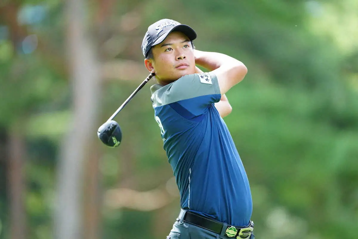 【画像・写真】【男子ゴルフ】岡田晃平は4つ伸ばして首位タイ　先輩・松山英樹の本で勉強成果