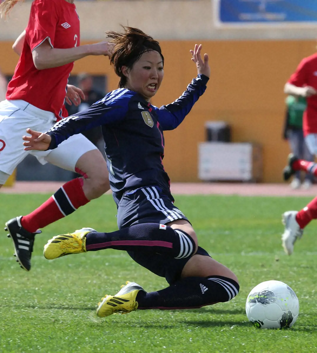 【画像・写真】2013年アルガルベ杯＜日本・ノルウェー＞でプレーする大滝麻未氏