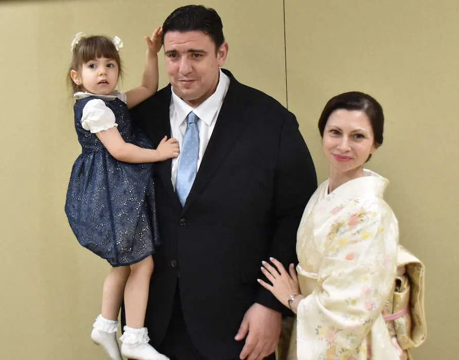 【画像・写真】元関脇・碧山の岩友親方が断髪式　ブルガリアの先輩、鳴戸親方の労いに大粒の涙