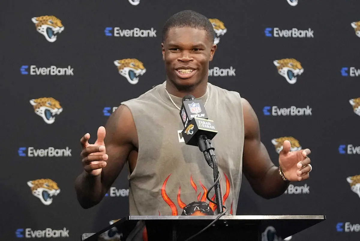 【画像・写真】【NFL】“フットボール界の大谷翔平”ジャガーズ・ハンターがプロデビュー　攻守ともプレーの二刀流