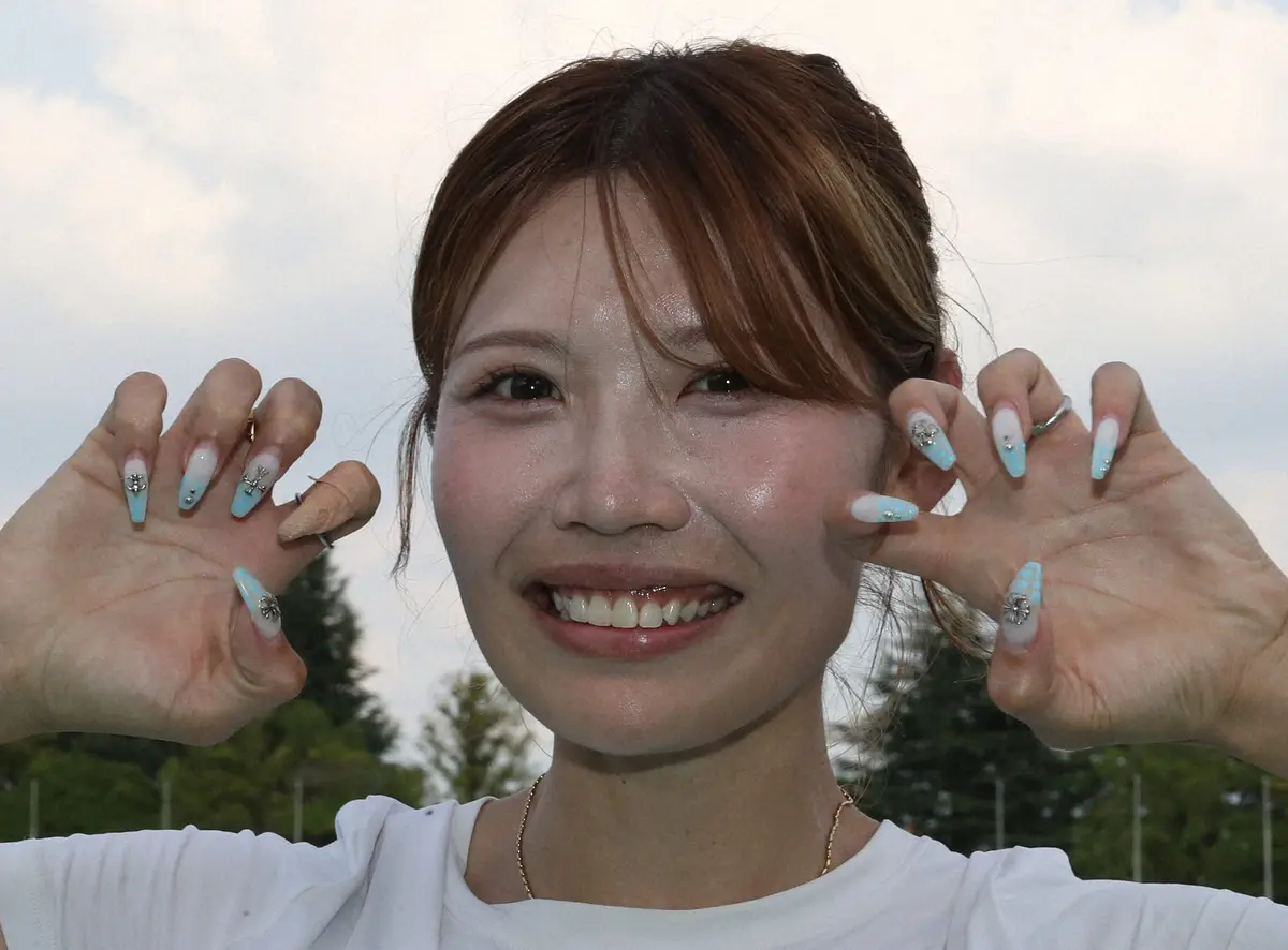 【画像・写真】派手なネイルがトレードマークの中島ひとみ
