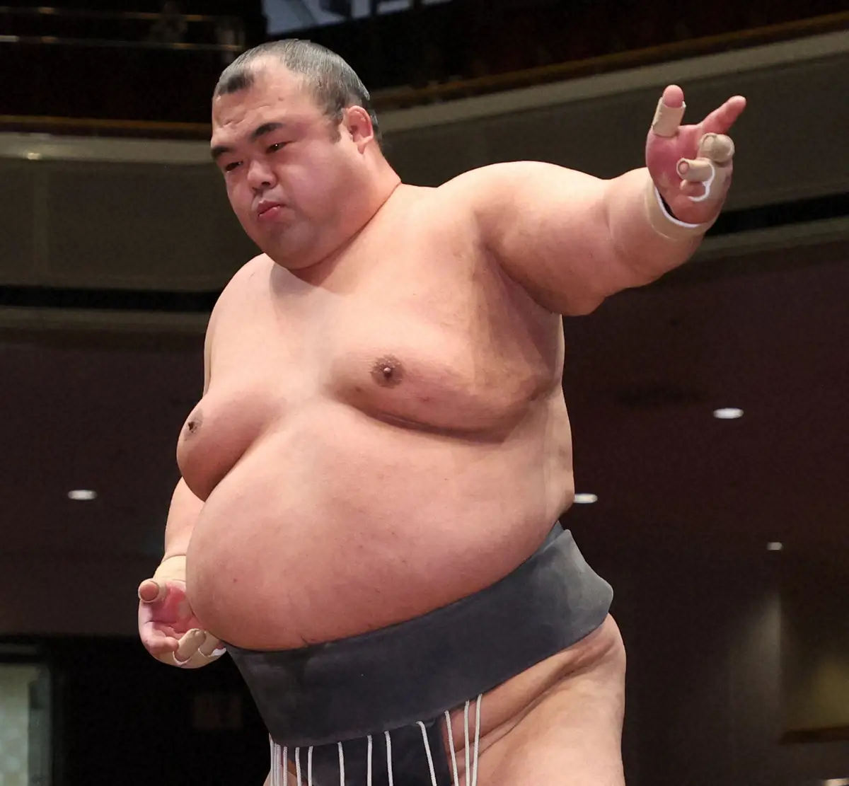 【画像・写真】30歳差対決制した！三段目に復帰した現役最年長49歳・翔傑　19歳に貫禄示す