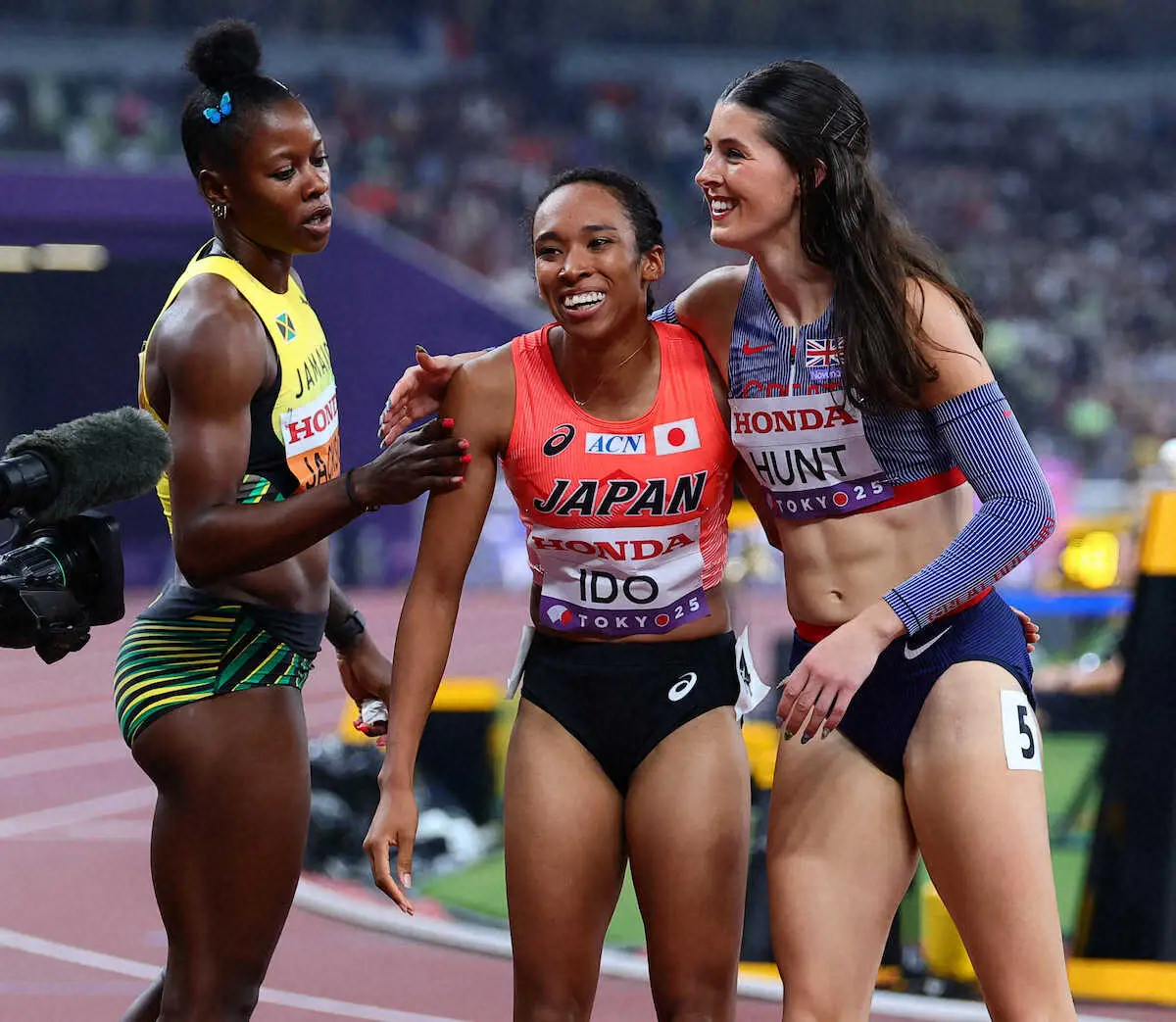 【画像・写真】【世界陸上】井戸アビゲイル風果　日本勢14年ぶり準決勝進出に「イェーイ」女子200メートル