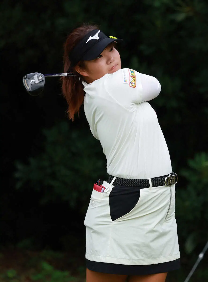【画像・写真】【女子ゴルフ】ルーキー寺岡沙弥香「練習は趣味」メンタルで首位と2差　「神みたいなショット」も出た！