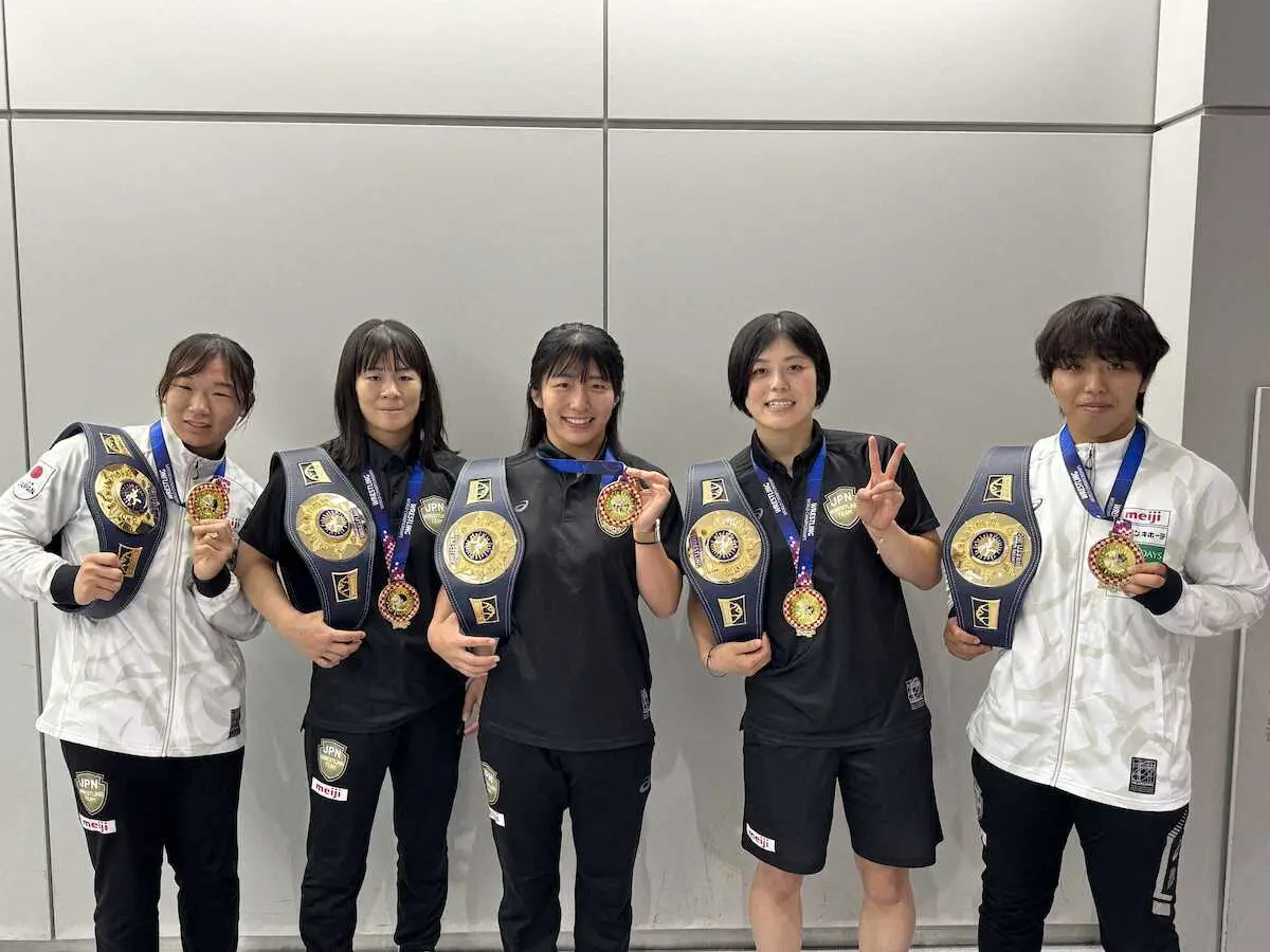 【画像・写真】【レスリング】元木咲良「優勝できて良かった」世界選手権から帰国　10月にはゴールデンスラムに挑戦