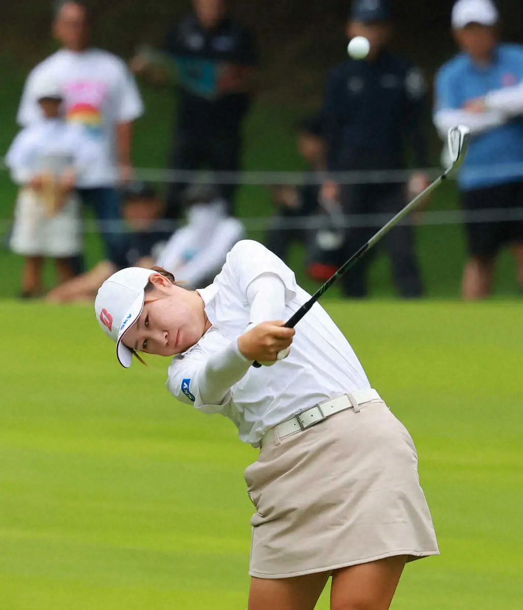 【画像・写真】【女子ゴルフ】ルーキー荒木優奈　2勝目へ1打差追う「思ったより早くチャンスが来た」