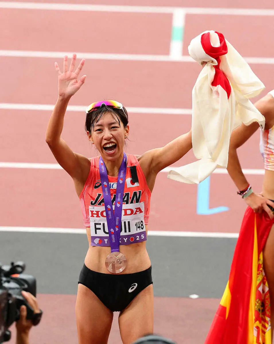 【画像・写真】【世界陸上】日本女子競歩初メダルの藤井菜々子「女子はまだまだと言われてきた。大きな一歩踏み出せた」