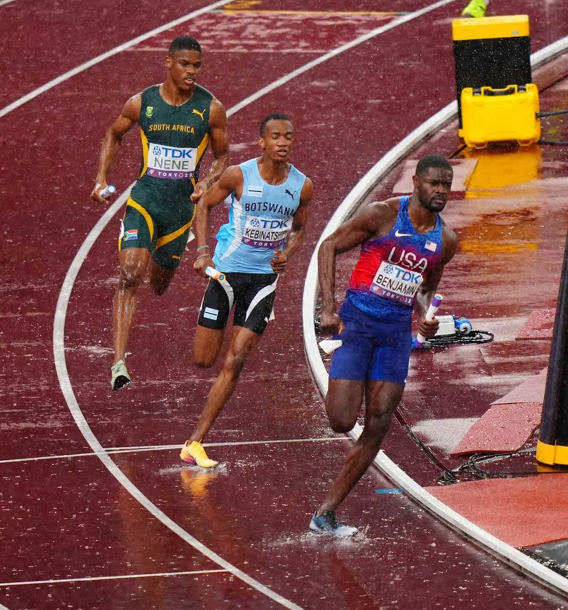 【画像・写真】【世界陸上】男子マイルリレーはボツワナが大逆転で金　大雨の決戦　救済復活の米国の4連覇阻む
