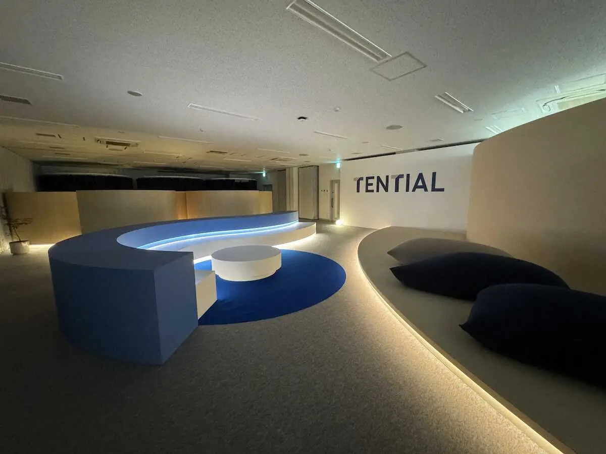 【画像・写真】木下グループ・ジャパンオープンの会場に設置された「リカバリールーム」の内部。曲線を使ったデザインと、落ち着いた配色や調光の部屋に仕上げられた