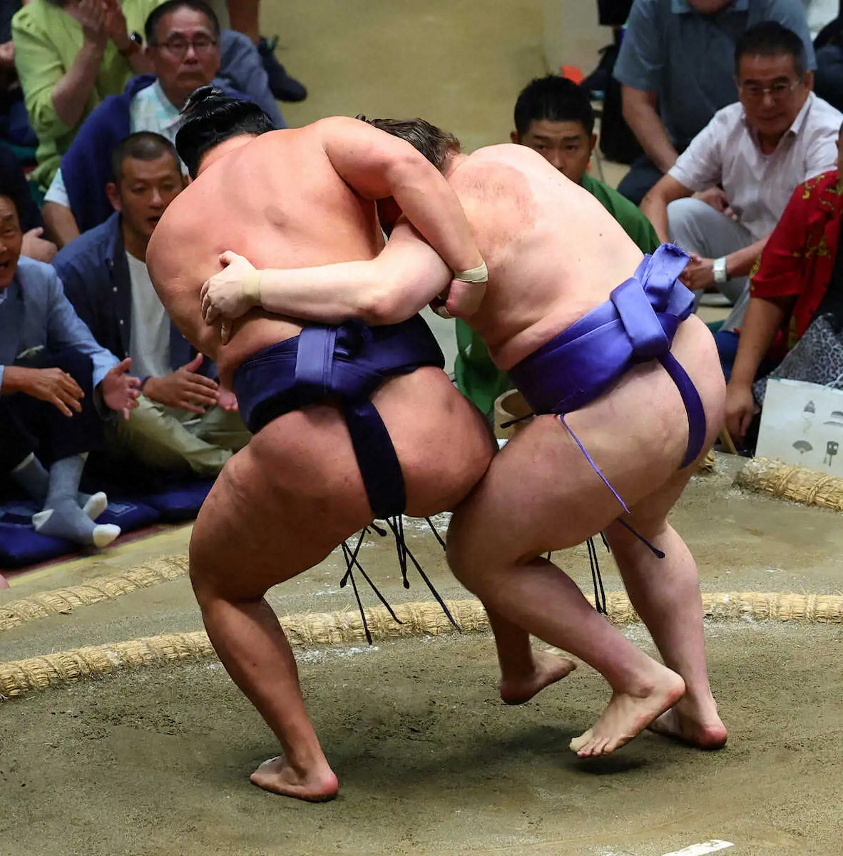 【画像・写真】安青錦が全勝だった横綱・豊昇龍を止める　切り返しで仰向けに
