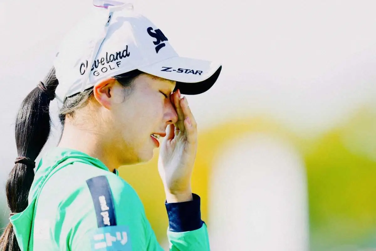 女子ゴルフ】20歳の菅楓華が2打差10位から逆転！ 涙のツアー初優勝