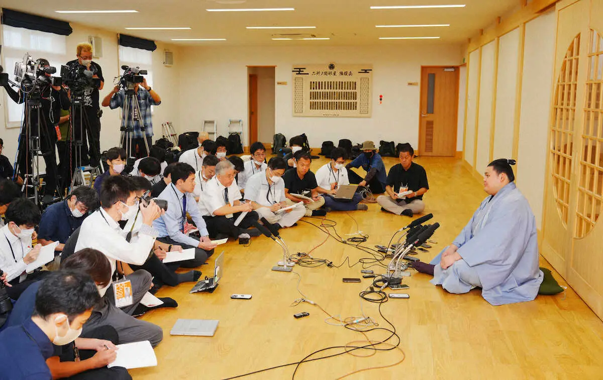 【画像・写真】大の里「僕も近づけるように」　元横綱・貴乃花に並ぶ年間3度目V　全勝Vは「目標の一つ」　一夜明け会見