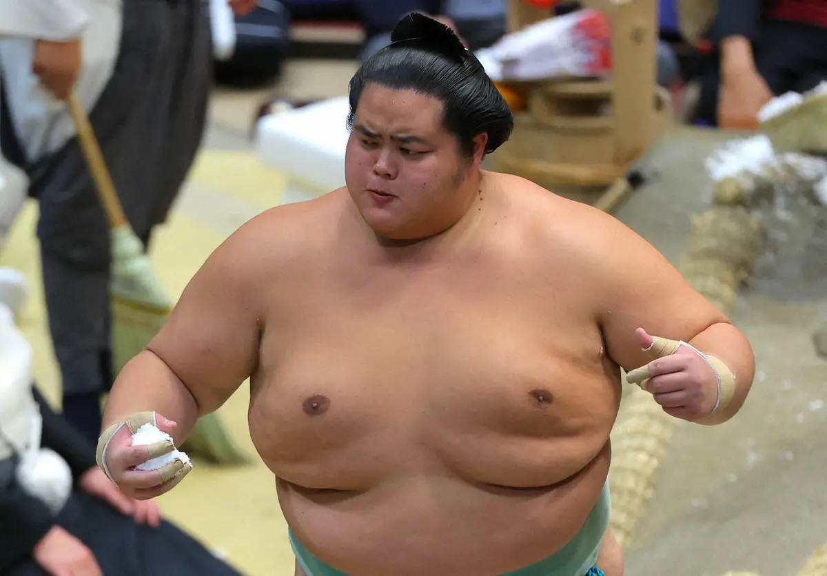 【画像・写真】佐渡ケ嶽親方「悩んでいる。無理はさせたくない」　右膝負傷で秋場所を途中休場した琴桜の現状明かす