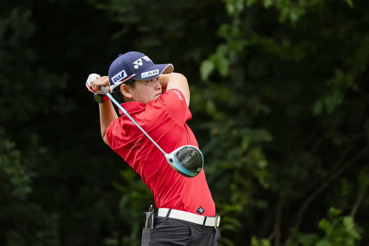 【画像・写真】【米女子ゴルフ】岩井明愛「サーフィンもう1回やりたい」ハワイ満喫　単独首位でホールアウト