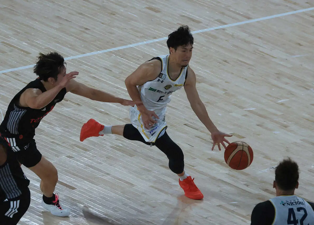 【画像・写真】【Bリーグ】昨季王者・宇都宮が貫禄発進！比江島「記念すべき試合で勝ち切れた」A東京の新本拠で