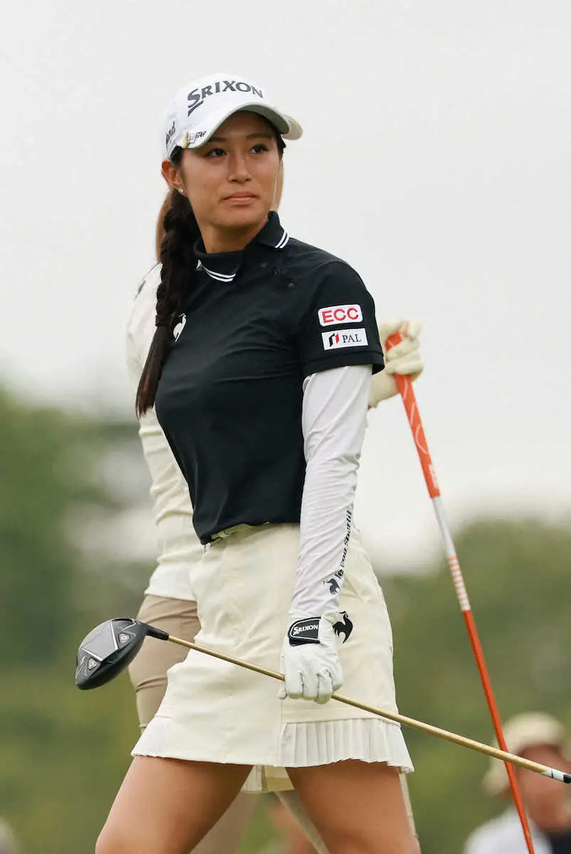 【画像・写真】＜日本女子OP第2日＞9番、打球の行方を見つめる中村心（撮影・井垣　忠夫）