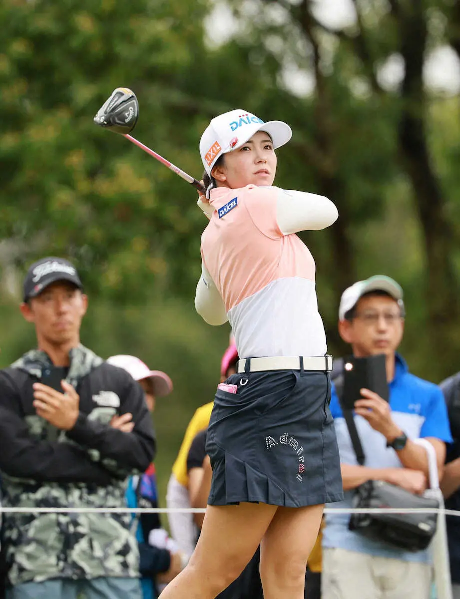 【画像・写真】【女子ゴルフ】最終組が前半終了　堀琴音と佐久間朱莉が首位に並ぶ　15歳広吉優梨菜は2打差追う