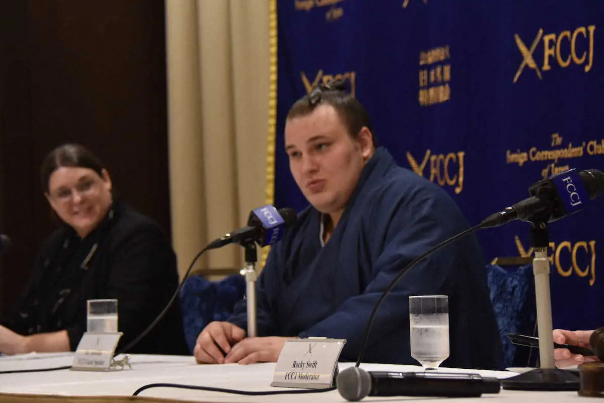 【画像・写真】ウクライナ出身の小結・安青錦が日本国籍取得の意向「親方になりたい」外国特派員協会で会見