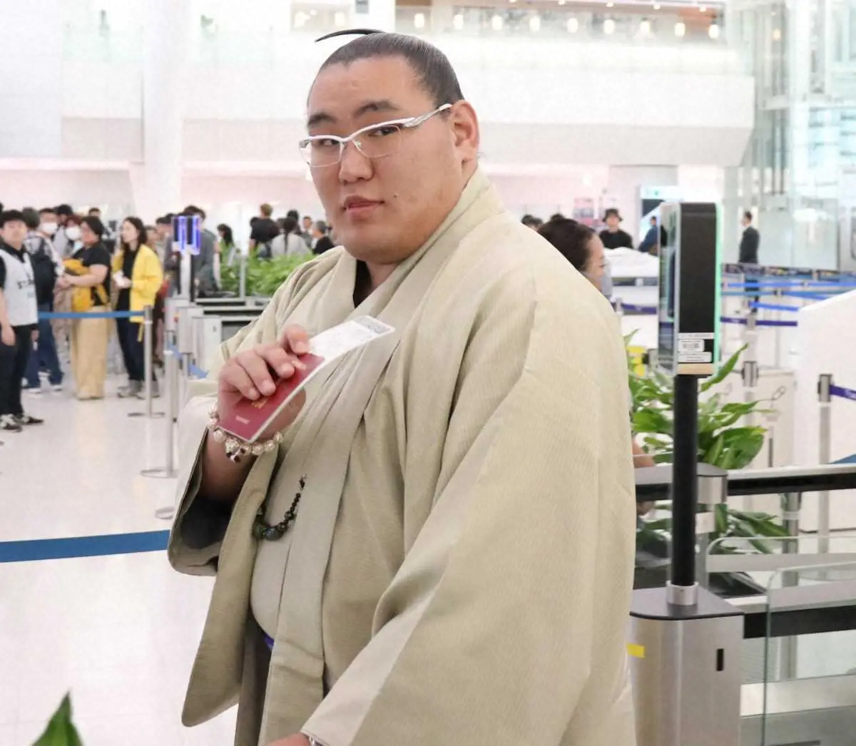 【画像・写真】34年ぶりロンドン公演へ横綱・豊昇龍ら出発　「これが大相撲なんだって見せたい」「ワクワクしている」