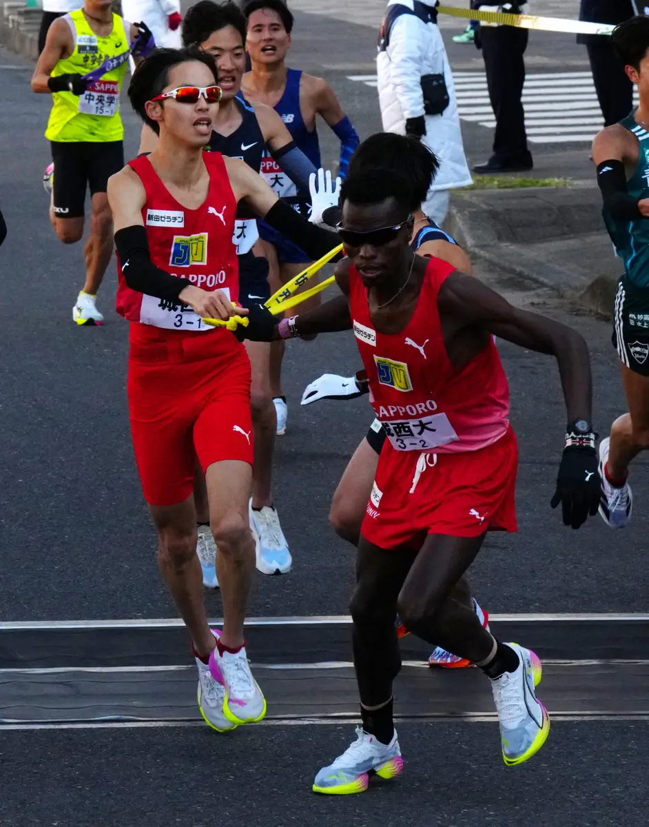 【画像・写真】【出雲駅伝】3区は城西大がトップ！キムタイが残り500Mで早大かわし3年連続の区間賞