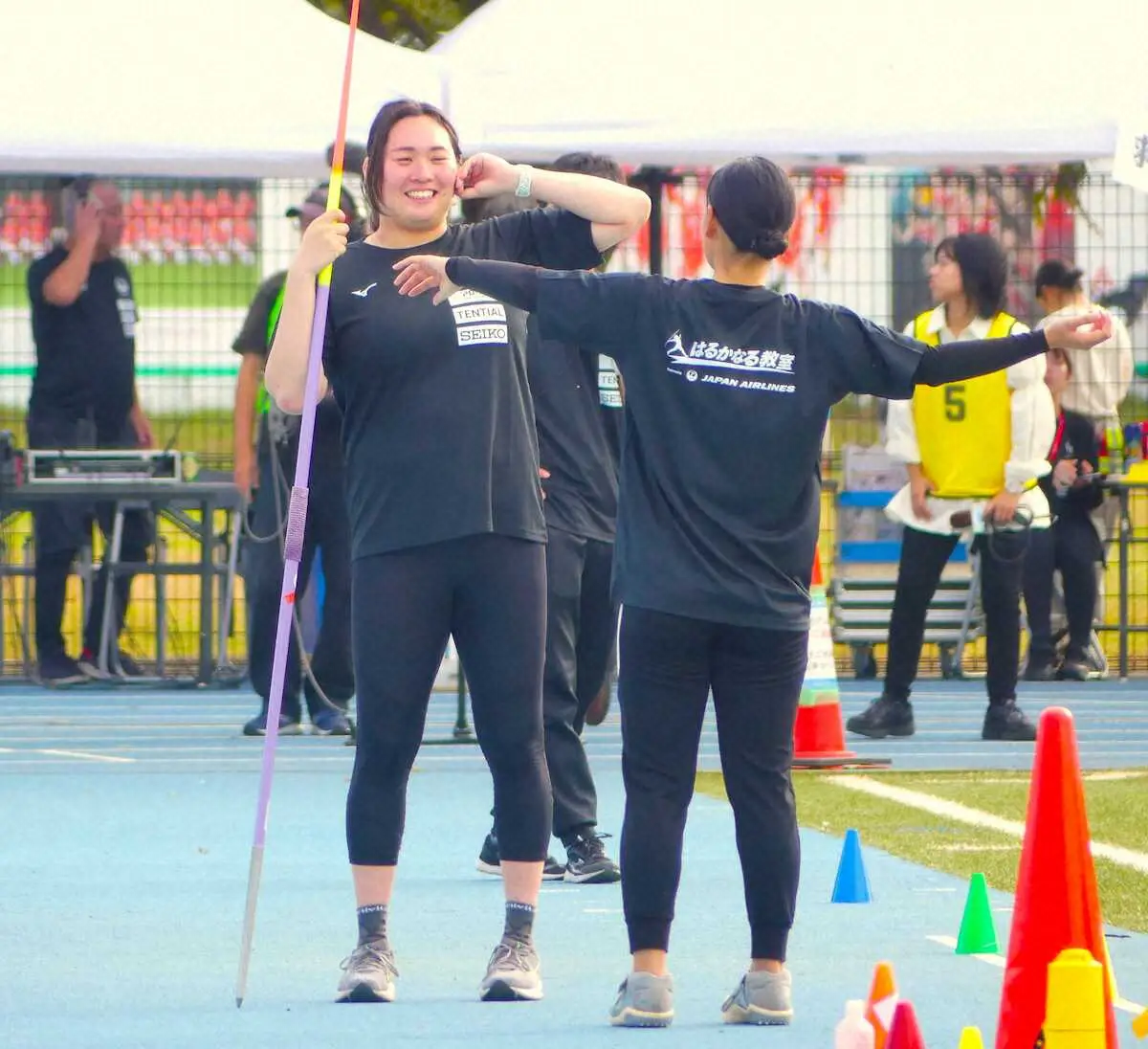 【画像・写真】北口榛花　初の陸上教室で中高生指導も「言語化するのは難しいと思った」　個別で丁寧に教えた影響で…