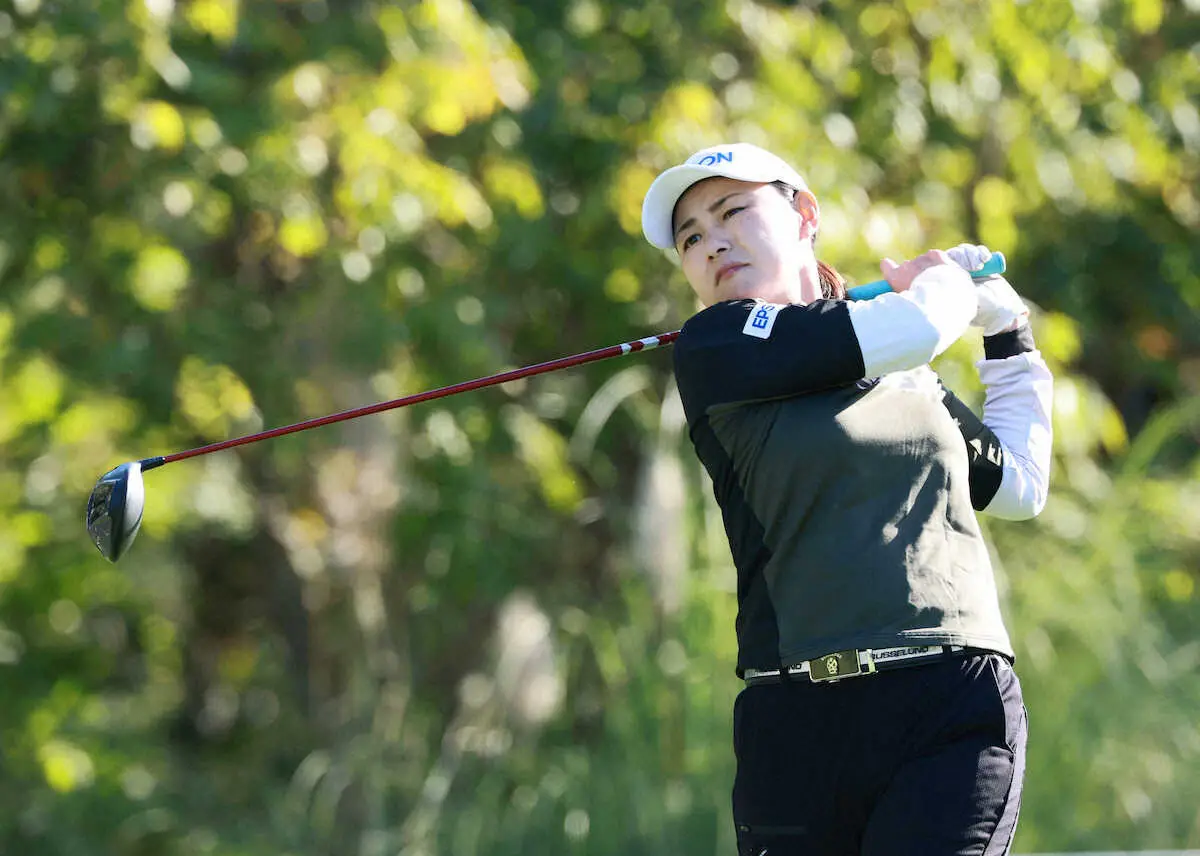 【画像・写真】横峯さくら　ハウスキャディーと二人三脚で5位発進「夫と相談して決めました」