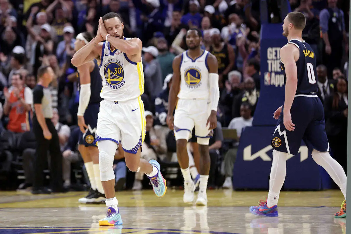 【画像・写真】【NBA】ウォリアーズ開幕2連勝！カリーの同点ディープスリーに会場大熱狂　延長戦の死闘を制す