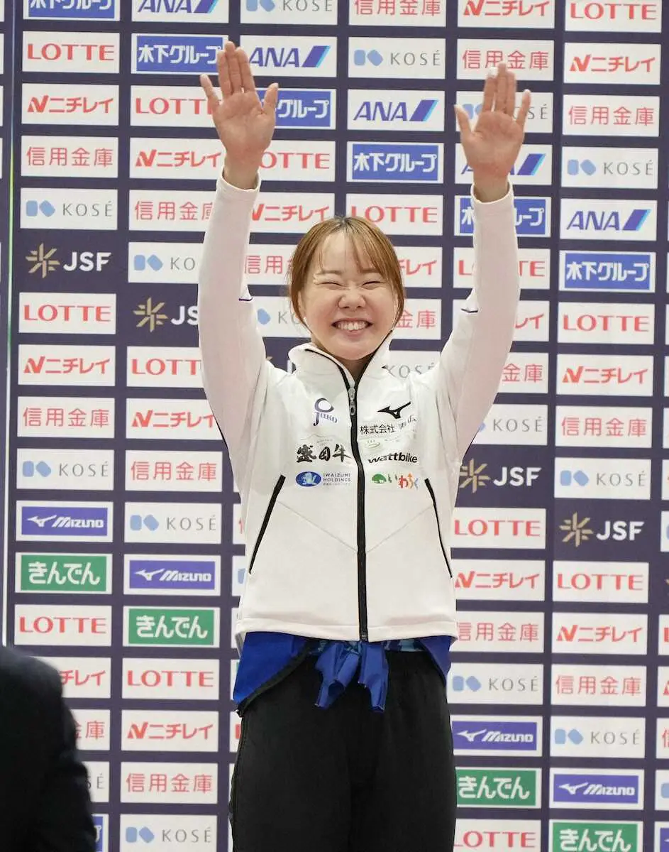 【画像・写真】＜全日本スピードスケート距離別選手権第1日＞女子500メートル、優勝し笑顔の吉田雪乃（撮影・小海途　良幹）
