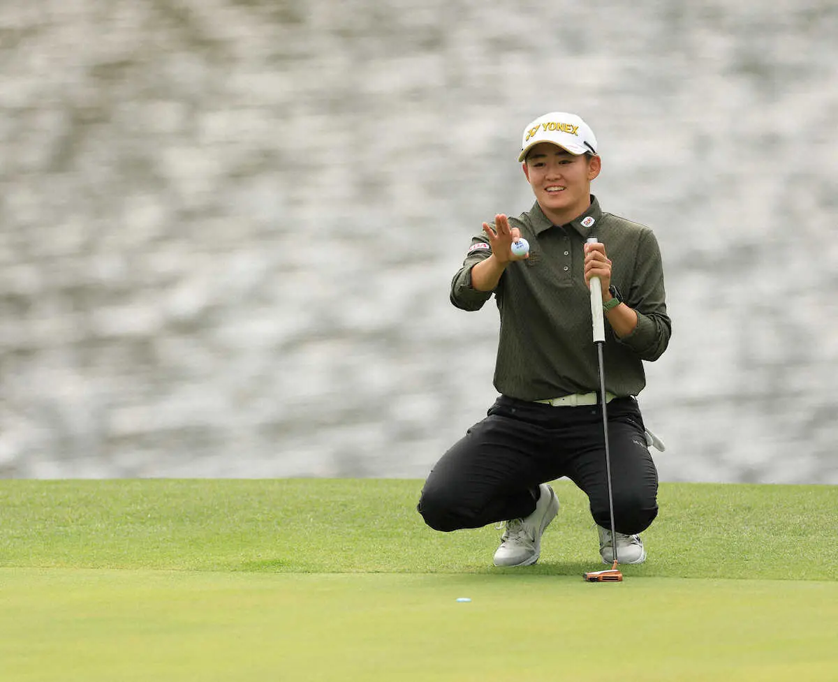 【画像・写真】16番、ラインを見る岩井明愛（撮影・中辻　颯太）